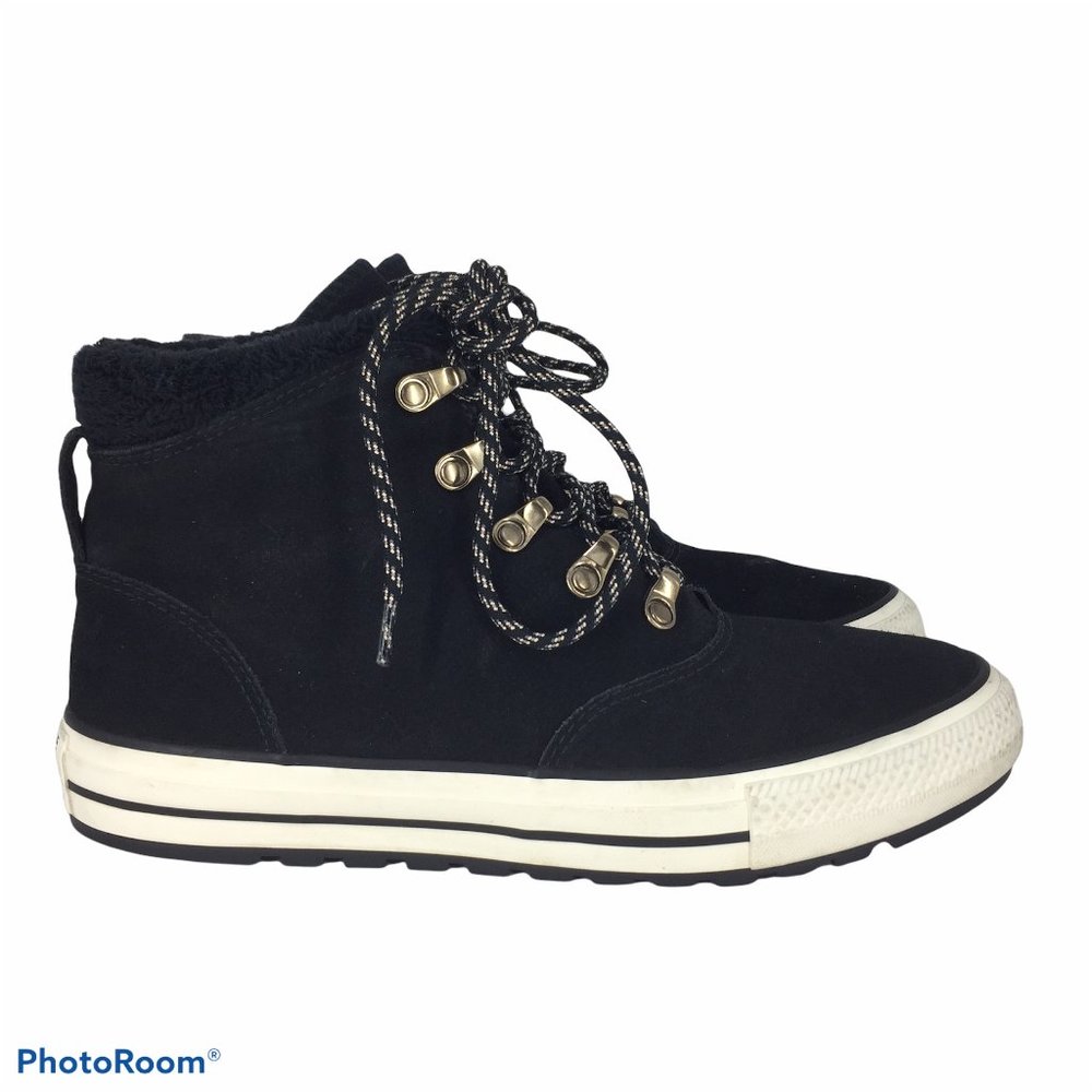 Converse 10M Women Fleece Lined Hightop Sneakers NEW